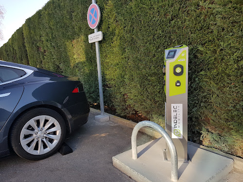 Borne de recharge de véhicules électriques Indelec Mobility Station de recharge Douai