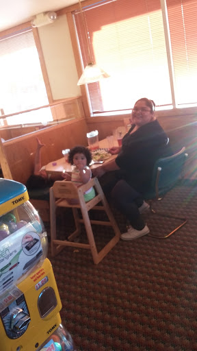 Pizza Restaurant «Round Table Pizza», reviews and photos, 8499 Old Redwood Hwy, Windsor, CA 95492, USA