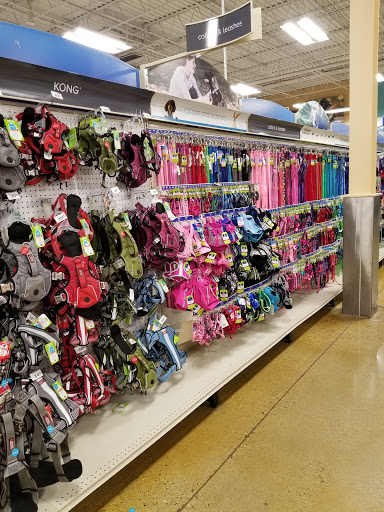 Pet Supply Store «PetSmart», reviews and photos, 700 N Milwaukee Ave, Vernon Hills, IL 60061, USA