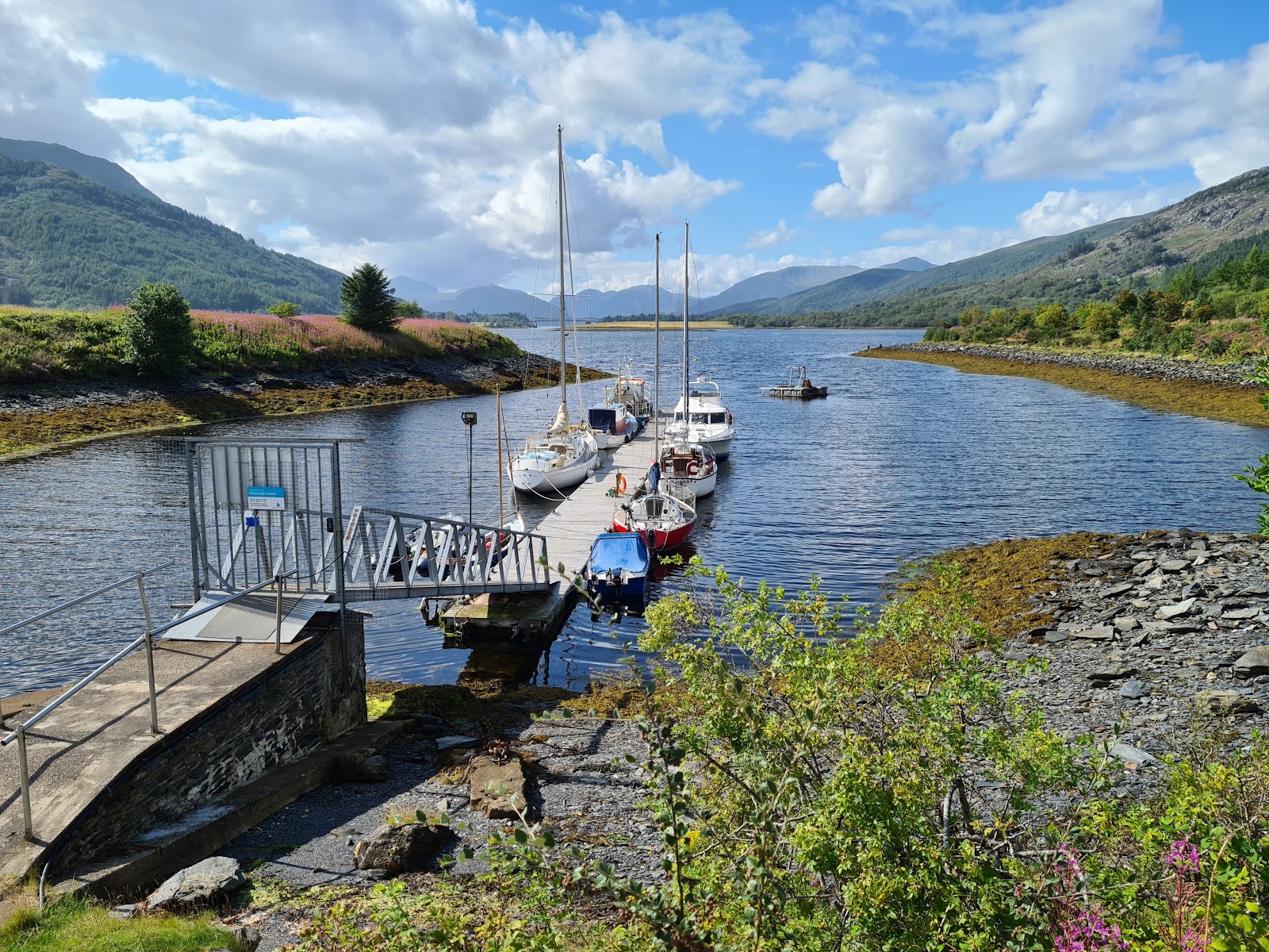 Valokuva Ballachulish Beachista. villi alue