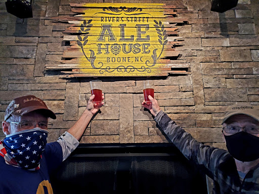 Bar & Grill «River Street Ale House», reviews and photos, 957 Rivers St, Boone, NC 28607, USA