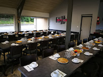 Atmosphère du Restaurant LE NEVEZ KER à Lampaul-Guimiliau - n°5