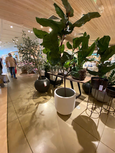 Furniture Store «Crate and Barrel», reviews and photos, 555 Bellevue Way NE, Bellevue, WA 98004, USA