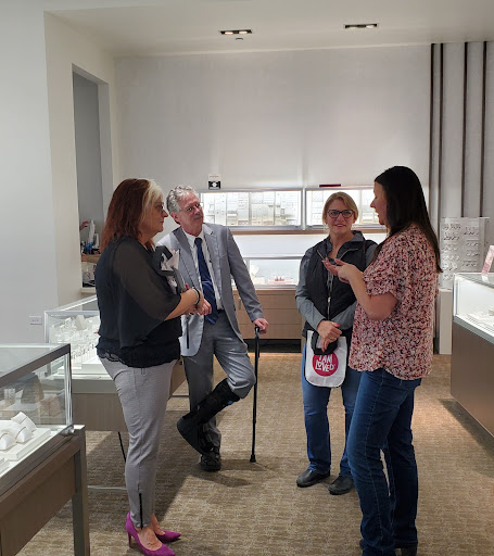 Jewelry Store «Helzberg Diamonds», reviews and photos, 6557 Grand Ave #200, Gurnee, IL 60031, USA