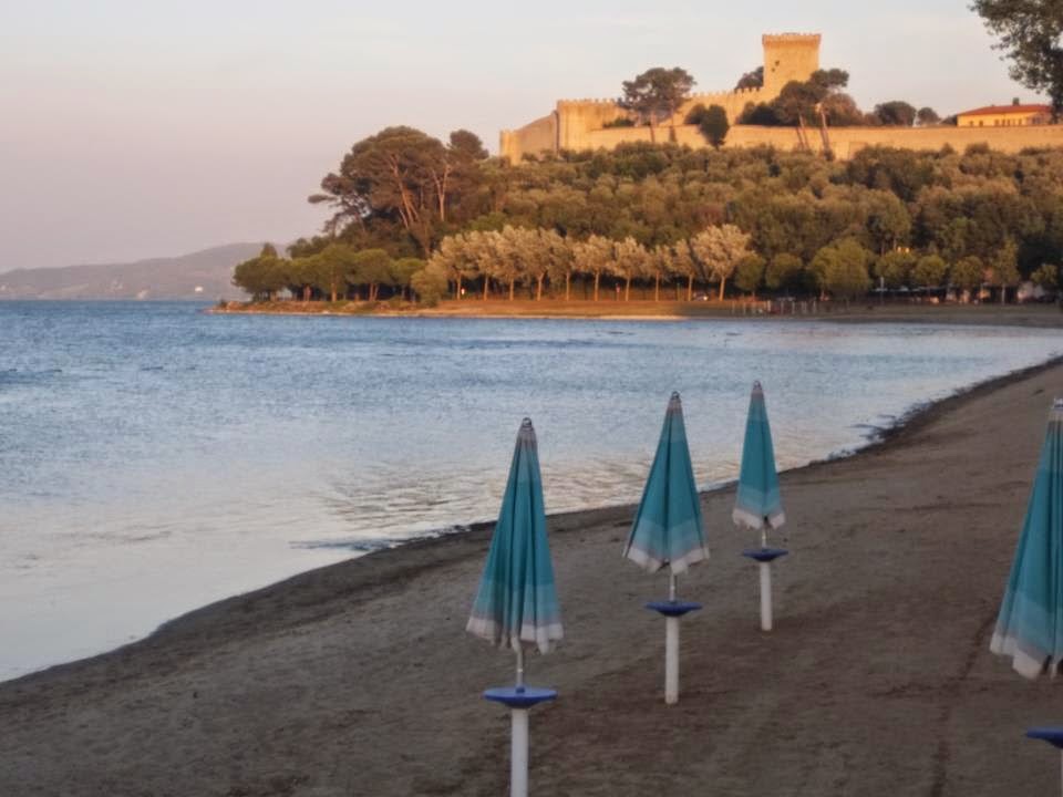 Foto von Sastiglione del lago spiaggia - guter haustierfreundlicher Ort für den Urlaub