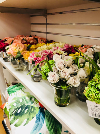 Department Store «Century 21 Department Store», reviews and photos, 61-35 Junction Blvd, Rego Park, NY 11374, USA