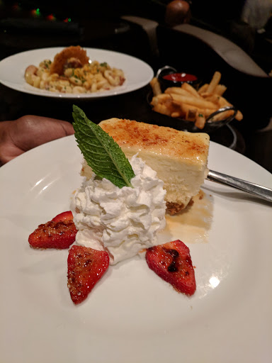 Movie Theater «CinéBistro at Hyde Park Village», reviews and photos, 1609 W Swann Ave, Tampa, FL 33606, USA