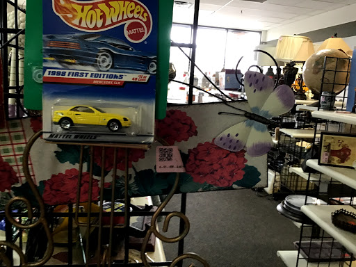 Thrift Store «Angel View Resale Store - Bermuda Dunes», reviews and photos, 77898 Country Club Dr # 91, Palm Desert, CA 92211, USA