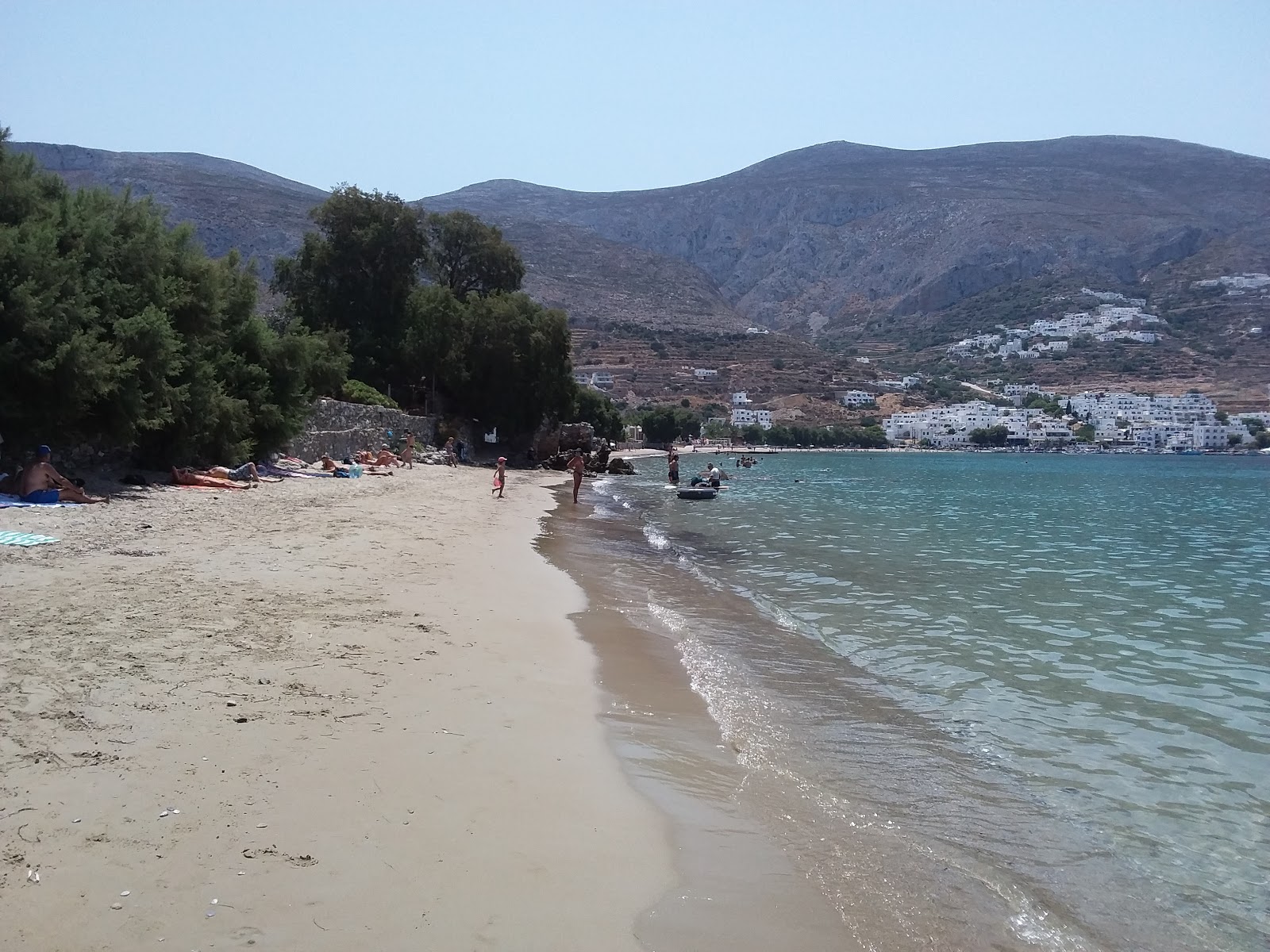 Photo of Paralia Egiali with partly clean level of cleanliness