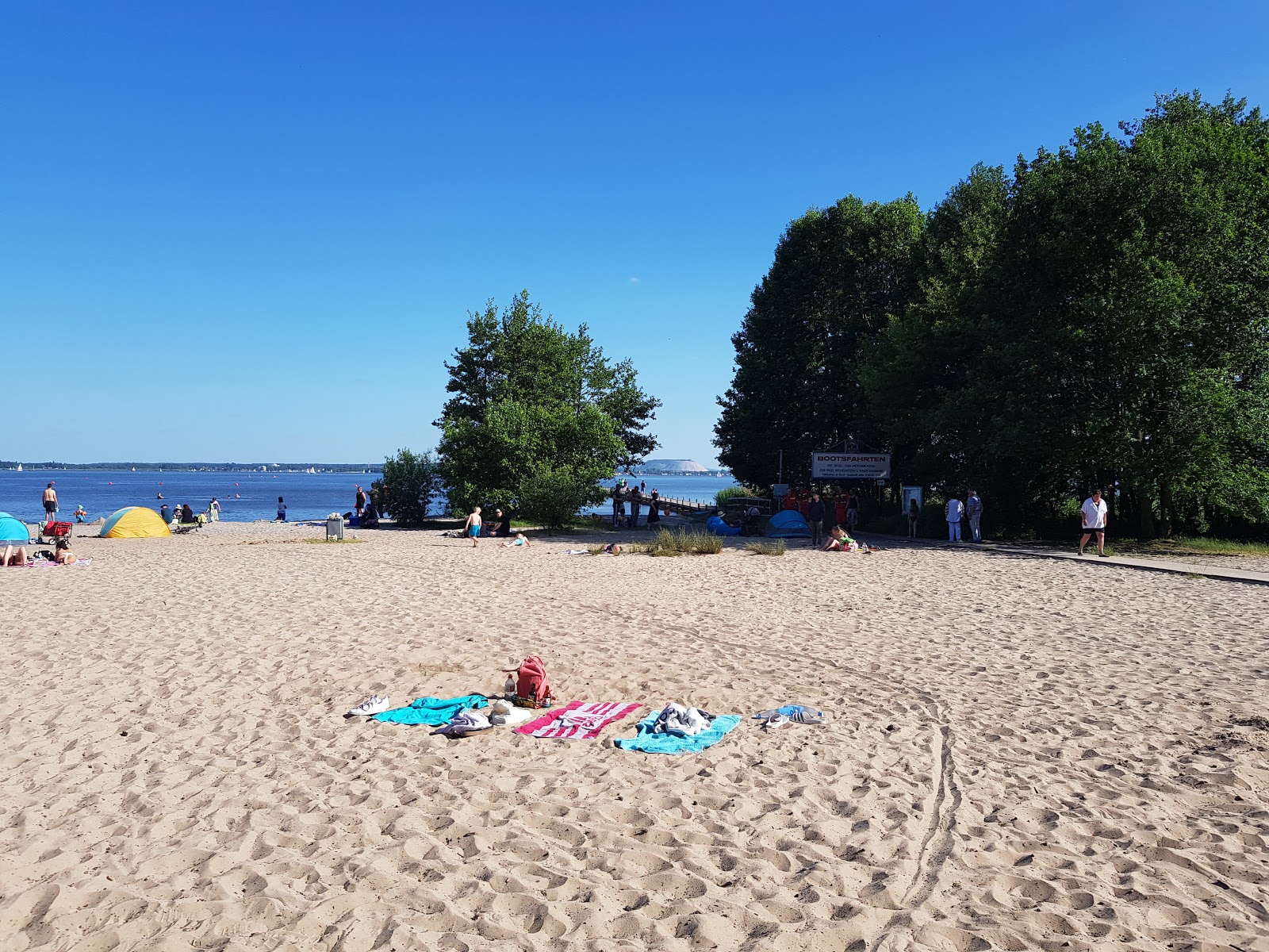 Foto von Badestrand Steinhuder Meer Nordufer mit türkisfarbenes wasser Oberfläche