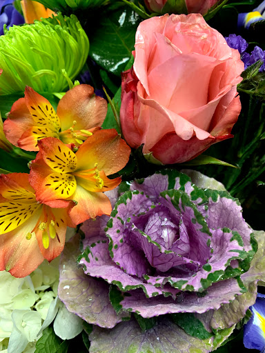 Florist «Mid Cities Florist», reviews and photos, 3225 Harwood Rd F, Bedford, TX 76021, USA