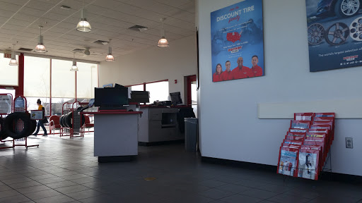 Tire Shop «Discount Tire Store - Cedar Rapids, IA», reviews and photos, 3050 Wiley Blvd SW, Cedar Rapids, IA 52404, USA