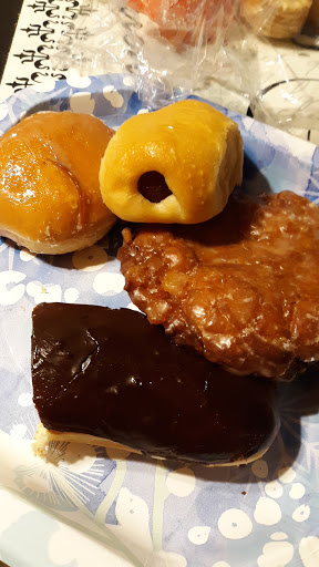 Old Fashion Donuts, 1322 10th St, Floresville, TX 78114, USA, 