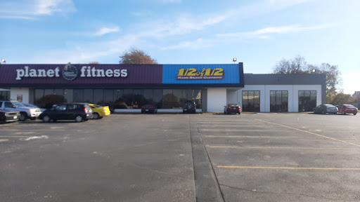 Clothing Store «1/2 of 1/2 Name Brand Clothing», reviews and photos, 2832 S Glenstone Ave, Springfield, MO 65804, USA