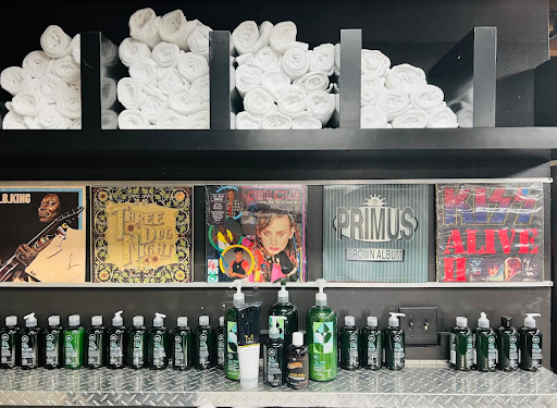 Barber Shop «Analog Barbershop», reviews and photos, 860 Olive St, Eugene, OR 97401, USA