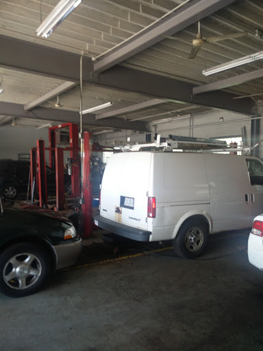 Auto Repair Shop «Reyes Auto Repair», reviews and photos, 135 Trask St, Aurora, IL 60505, USA