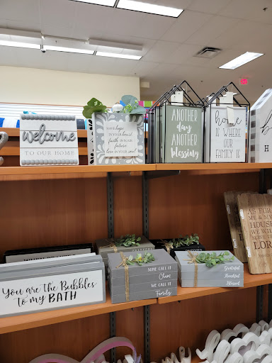 Clothing Store «Burlington Coat Factory», reviews and photos, 4801 McKnight Rd #42, Pittsburgh, PA 15237, USA