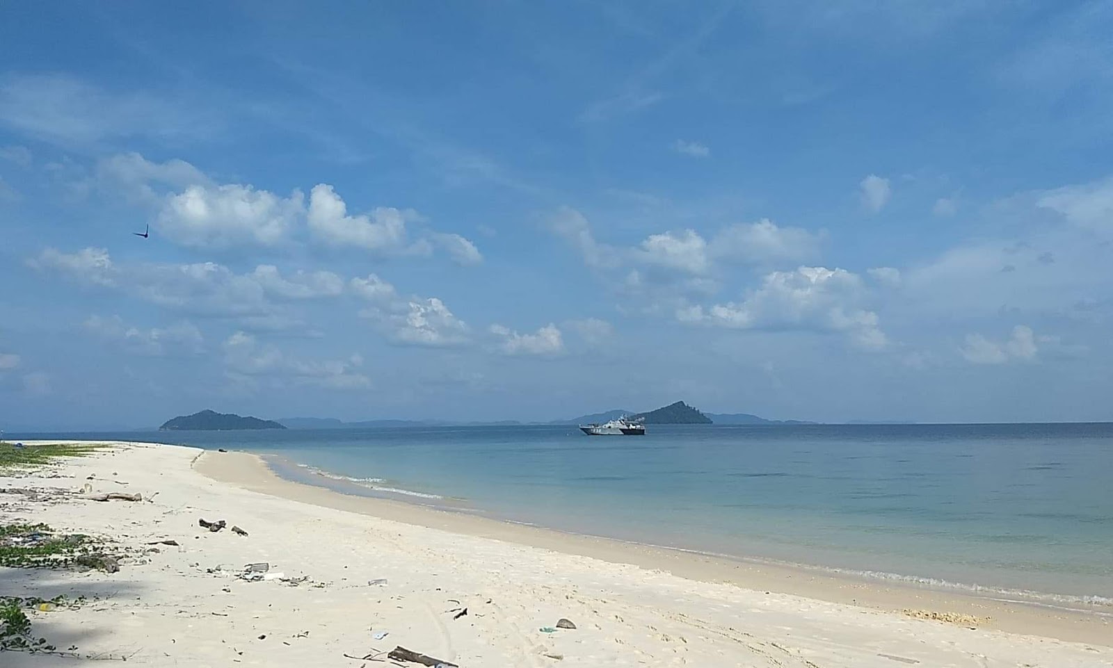 Φωτογραφία του Koh Bulon Pai Beach ubicado en área natural