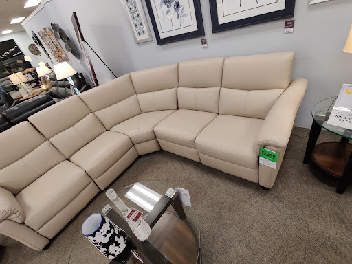 Furniture Store «Raymour & Flanigan Furniture and Mattress Store», reviews and photos, 1360 S Washington St, North Attleborough, MA 02760, USA