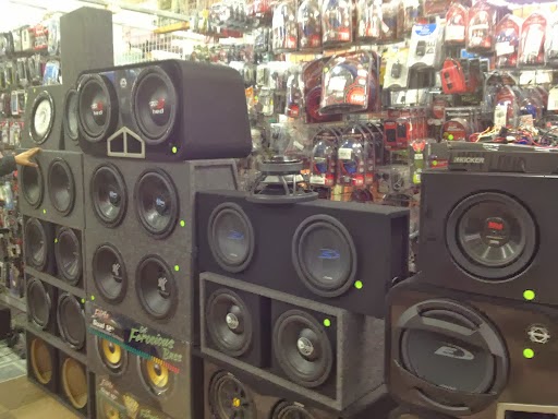 Flea Market «Fox Valley Flea Market», reviews and photos, 840 N State St, Elgin, IL 60123, USA