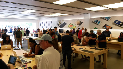 Computer Store «Apple Southlake Town Square», reviews and photos, 260 Grand Ave, Southlake, TX 76092, USA
