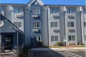 Microtel Inn & Suites by Wyndham Charlotte Airport image