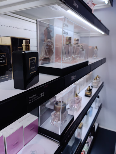 Cosmetics Store «SEPHORA», reviews and photos, 5 Woodfield Mall, Schaumburg, IL 60173, USA