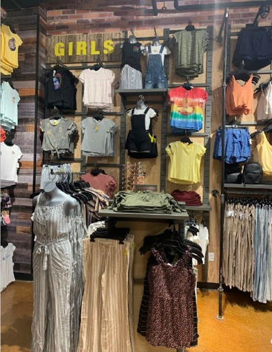 Clothing Store «Tillys», reviews and photos, 1429 S Harbor Blvd, Fullerton, CA 92832, USA