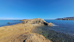 Photo de Platja de Cap de Bol entouré de montagnes
