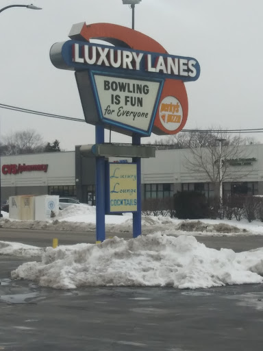 Bowling Alley «Luxury Lanes & Lounge Inc», reviews and photos, 600 E 9 Mile Rd, Ferndale, MI 48220, USA