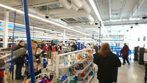 Clothing Store «Ross Dress for Less», reviews and photos, 7511 Lemont Rd, Darien, IL 60561, USA