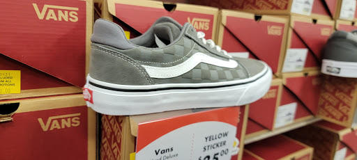 Shoe Store «Shoe Carnival», reviews and photos, 2105 N Prospect Ave, Champaign, IL 61822, USA