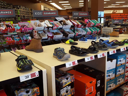 Shoe Store «Famous Footwear», reviews and photos, 14929 Florence Trail, Apple Valley, MN 55124, USA