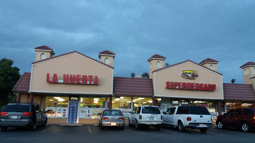 Mexican Grocery Store «La Huerta», reviews and photos, 396 W Lake St, Addison, IL 60101, USA