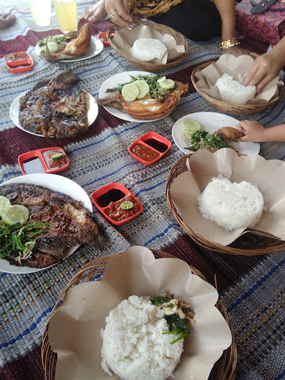 The Ling Resto And Cafe Spesial Lalapan Ikan Segar
