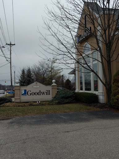 Thrift Store «Goodwill Montgomery Boutique», reviews and photos, 9820 Montgomery Rd, Cincinnati, OH 45242, USA