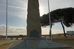 Monument du Commando image