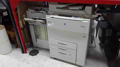 Thrift Store «Red Racks Thrift Store», reviews and photos, 1711 N Glenstone Ave, Springfield, MO 65803, USA