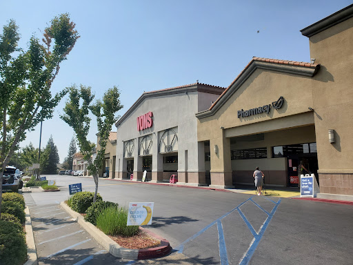 Grocery Store «Vons», reviews and photos, 8949 N Cedar Ave, Fresno, CA 93720, USA