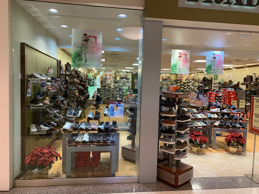 Shoe Store «Tradehome Shoes», reviews and photos, 3902 13th Ave SW, Fargo, ND 58103, USA