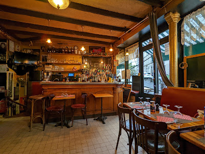Au virage Lepic à Paris