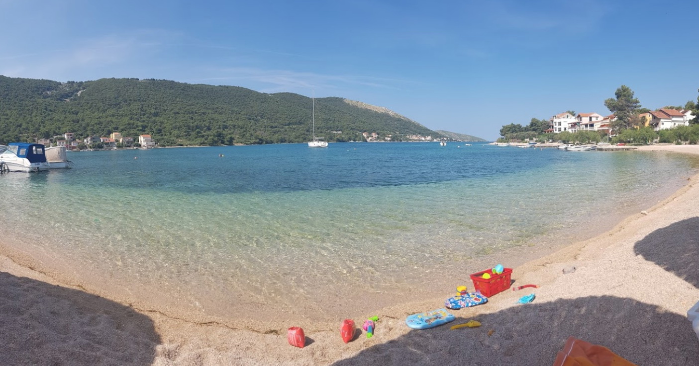 Photo de Dumici beach avec galets beige de surface