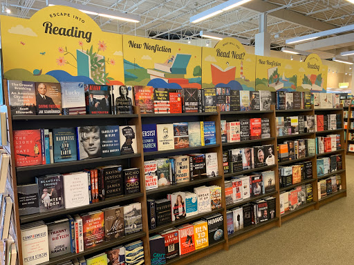 Book Store «Barnes & Noble Booksellers Fredericksburg/ Central Park», reviews and photos, 1220 Carl D. Silver Parkway, Fredericksburg, VA 22401, USA