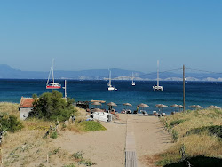 Foto von Ereikoussa Beach von Klippen umgeben