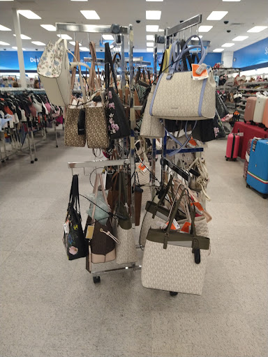 Clothing Store «Ross Dress for Less», reviews and photos, 3205 Rolling Oaks Blvd, Kissimmee, FL 34747, USA