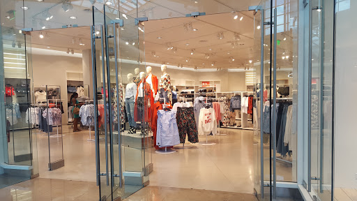 Clothing Store «H&M», reviews and photos, 4200 Conroy Rd, Orlando, FL 32839, USA