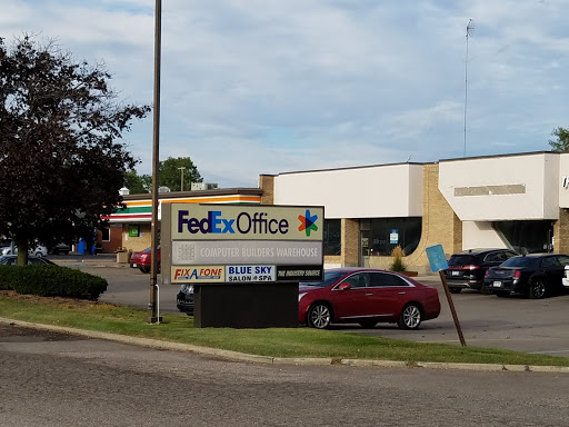 Print Shop «FedEx Office Print & Ship Center», reviews and photos, 29306 Orchard Lake Rd, Farmington Hills, MI 48334, USA