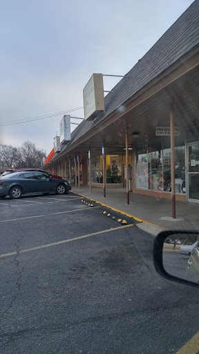 Shopping Mall «Indian Hills Shopping Center», reviews and photos, 2407 W 13th St N, Wichita, KS 67203, USA