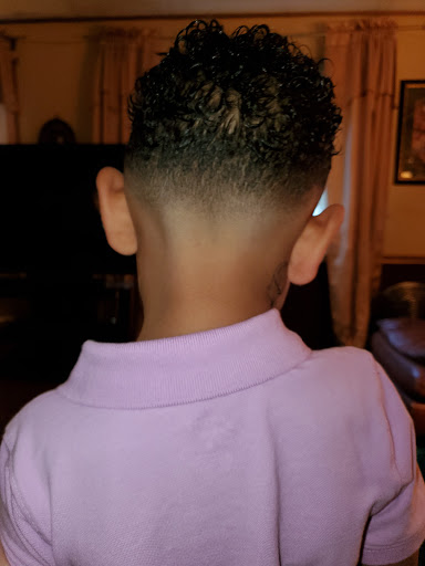 Barber Shop «Iris Barber Shop», reviews and photos, 323 N Pacific Hwy, Woodburn, OR 97071, USA