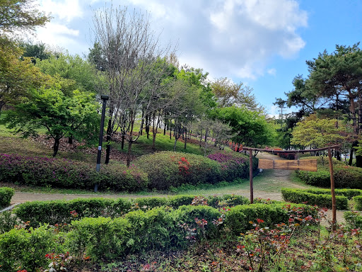 Choansan Neighborhood Park